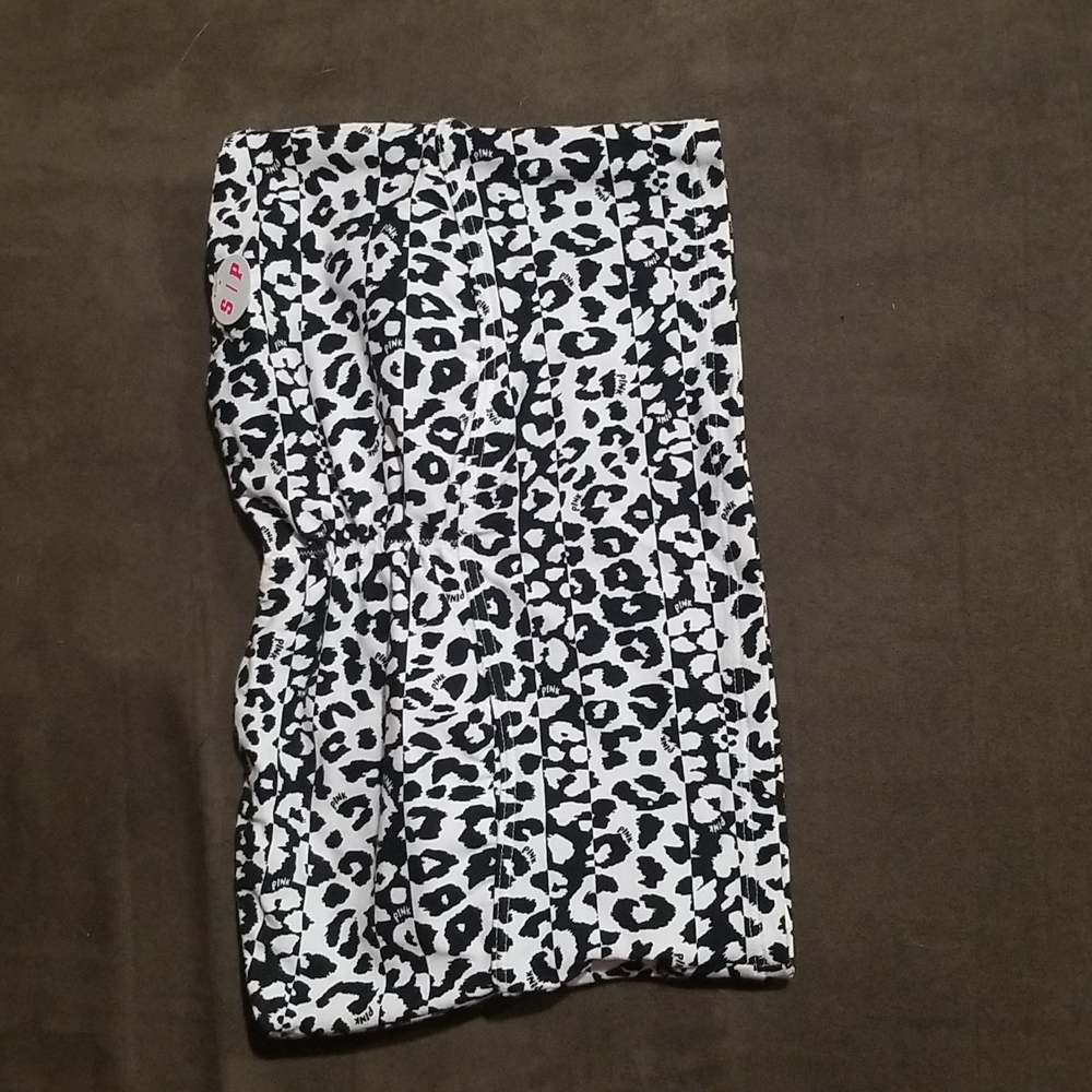 Black and white leppard print Victoria's Secret tub top.